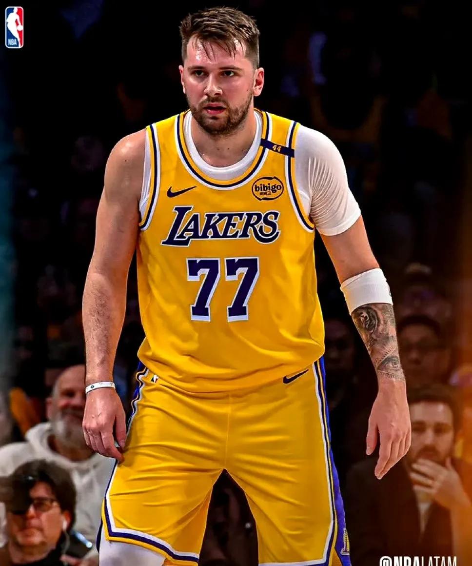 关于东契奇重返赛场，领先优势明显首场状态出色，DWG观众沸腾！观众掌声雷动的信息-九游中心